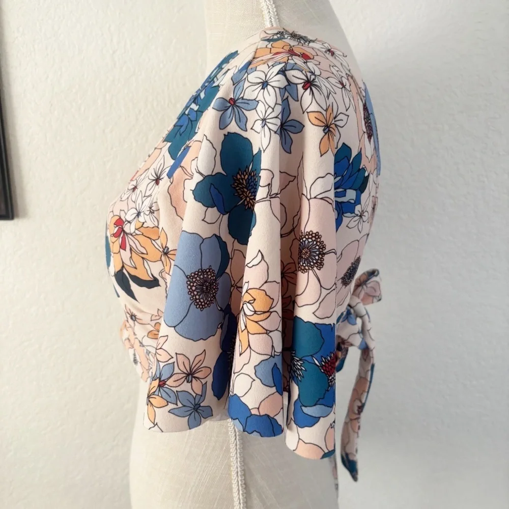 Zara Floral Crop Top Size S V-Neck Tie Back Flutter Sleeve Blue Peach Boho